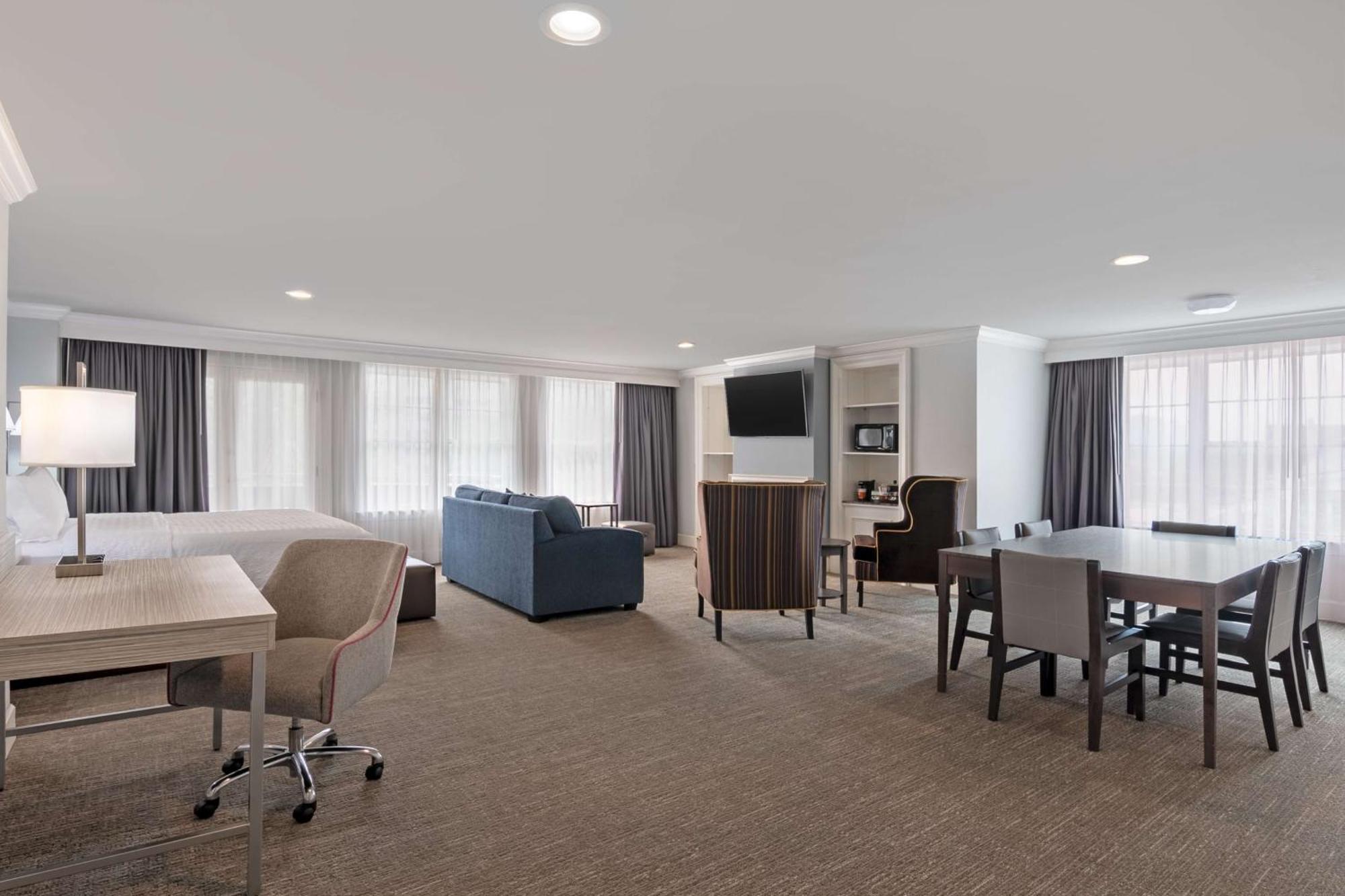 Hampton Inn&suites 3*
